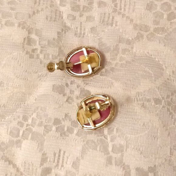 Vintage Genuine Pink Coral Gold Tone Oval Non-Pierced Screw Clip Earrings - Picture 8 of 8
